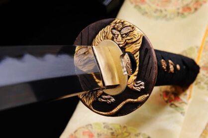 MIECZ SAMURAJSKI KATANA SHIHOZUME, STAL WYSOKOWĘGLOWA 1095 WARSTWOWANA, HARTOWANA GLINKĄ Z KOZUKA I KOGAI, R813