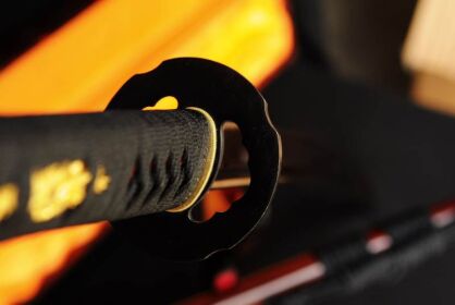 MIECZ SAMURAJSKI KATANA DO TRENINGU, CZERWONA STAL WARSTWOWANA DAMASCEŃSKA, RĘCZNIE KUTA, R341