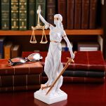 Okazała Biała Temida z wagą i mieczem 31 cm rzeźba symbol sprawiedliwości sygnowana 57 Special Replicas TEM-02 - 2