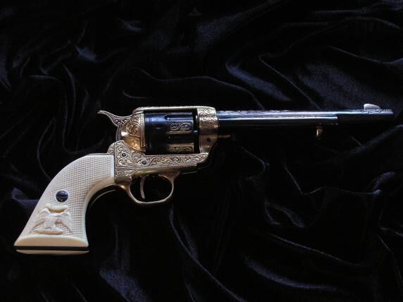 REPLIKA BRONI AMERYKAŃSKI KAWALERYJSKI REWOLWER COLTA Z 1873r. (B-1281/L)