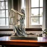 KLĘCZĄCA TEMIDA Z NOŻYKIEM DO LISTÓW VERONESE  (WU77560A4) - 12