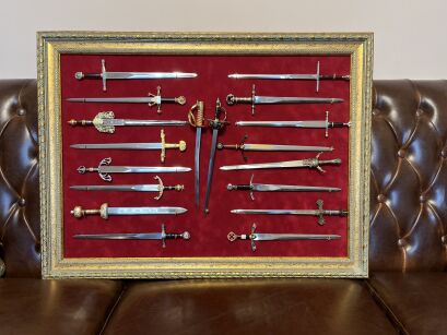 Großer Rahmen und 24 SWORDS aus verschiedenen Epochen (019)