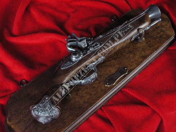 Planke mit einer Pistole XVII Jahrhundert BRESCIA (AG34 / 2.01)