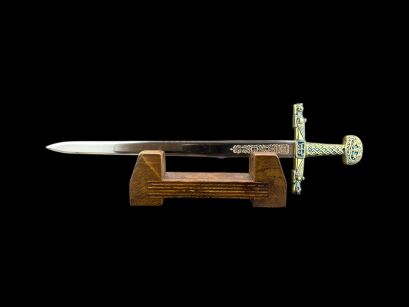 Ekskluzywny NOŻYK DO LISTÓW MINIATURKA HISTORYCZNY MIECZ KAROLA WIELKIEGO 27 CM PLUS STOJAK (06)