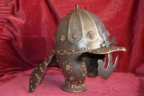 Husar Helm antiqued in TYPE West XVII Jahrhundert