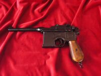 KULTOWY PISTOLET MAUSER C96 Z DREWNIANĄ RĘKOJEŚCIĄ (M-1024) - 3