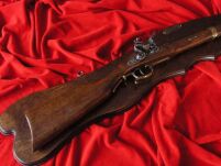 Gewehr mit Steinschloss aus dem Jahr 1732. MIT einem Holzbrett (AG34 / FC4.01) - 3