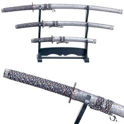 SATZ AUS 3 SAMURAI-SCHWERTERN MIT STÄNDER JBL-W4 Katana Schwert Echt Mtall.
