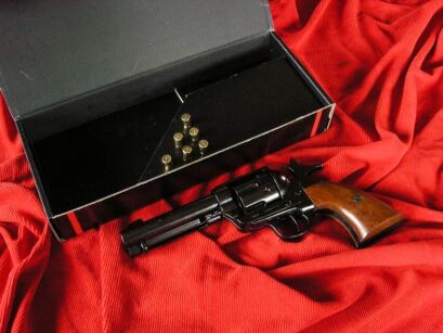 BLACK HISTORY In 1886 Colt Revolvermunition in einer Box FREE (1-1186-N)