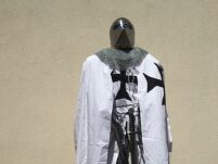 TEUTONISCHE RÜSTUNG MIT DEM SCHILD UND DEM SCHWERT J27 - 8
