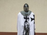 TEUTONISCHE RÜSTUNG MIT DEM SCHILD UND DEM SCHWERT J27 - 9