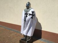 TEUTONISCHE RÜSTUNG MIT DEM SCHILD UND DEM SCHWERT J27 - 16