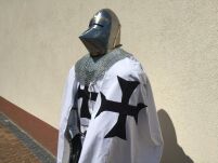 TEUTONISCHE RÜSTUNG MIT DEM SCHILD UND DEM SCHWERT J27 - 17