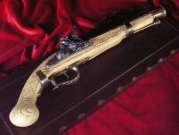 STARY PISTOLET SKAŁKOWY WRAZ Z DREWNIANĄ ZAWIESZKĄ (K1094-105M ) - 2
