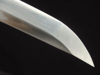 MIECZ SAMURAJSKI KATANA DO TRENINGU , STAL WYSOKOWĘGLOWA 1095 WARSTWOWANA RĘCZNIE KUTA, PIĘKNA TSUBA 8000 WARSTW + STOJAK R405 - 9