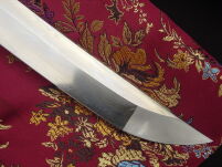 MIECZ SAMURAJSKI KATANA DO TRENINGU , STAL WYSOKOWĘGLOWA 1095 WARSTWOWANA RĘCZNIE KUTA, PIĘKNA TSUBA 8000 WARSTW + STOJAK R405 - 10