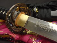 MIECZ SAMURAJSKI KATANA DO TRENINGU , STAL WYSOKOWĘGLOWA 1095 WARSTWOWANA RĘCZNIE KUTA, PIĘKNA TSUBA 8000 WARSTW + STOJAK R405 - 17